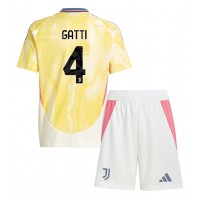 Camisa de Futebol Juventus Federico Gatti #4 Equipamento Secundário Infantil 2024-25 Manga Curta (+ Calças curtas)